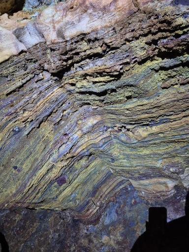 عکس غار رنگین کمان