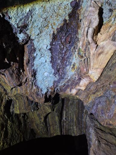 عکس غار رنگین کمان