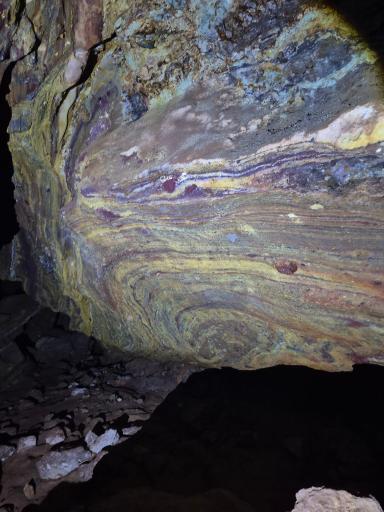 عکس غار رنگین کمان