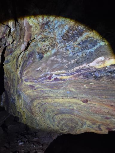 عکس غار رنگین کمان