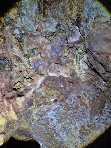 عکس غار رنگین کمان