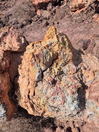 عکس غار رنگین کمان