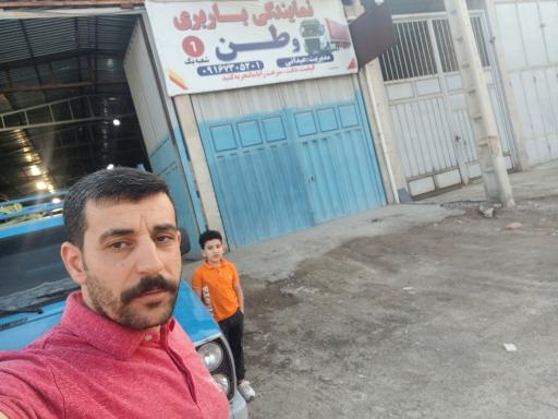 عکس تخلیه بار وطن عیدانی 