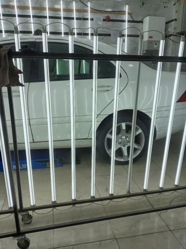 عکس مرکز کارشناسی رنگ و بدنه خودرو امیر عبادی