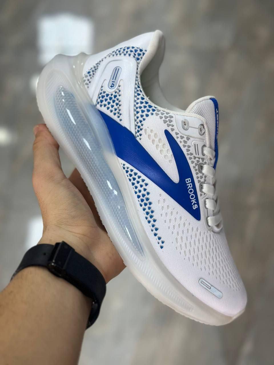 عکس فروشگاه کتونی پلاس 