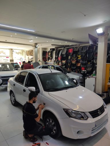 عکس کلینیک خودرو دکتر لوکس