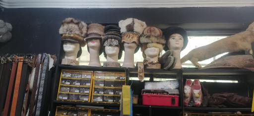 عکس کارگاه چرم و پوست و سراجی سنتی فانوس