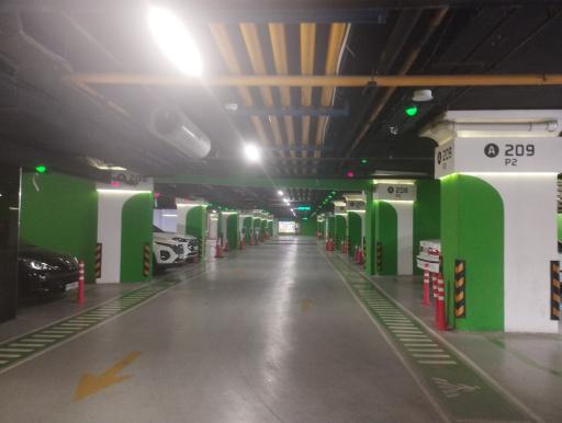 عکس پارکینگ عمومی لکسون 