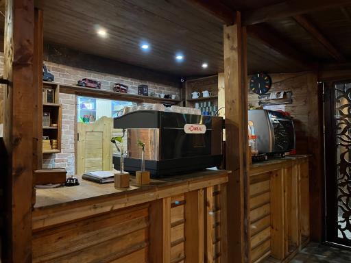 عکس کافه رستوران برگ و بلوط