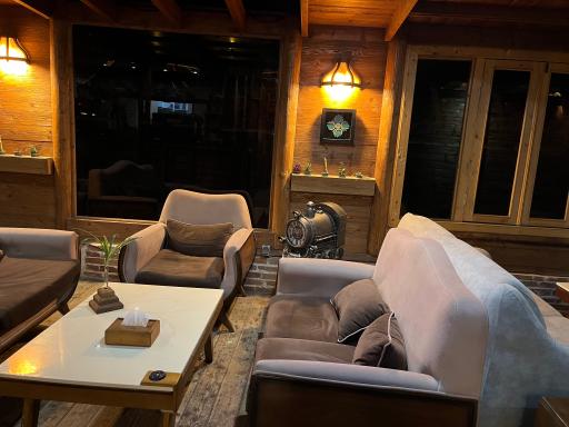 عکس کافه رستوران برگ و بلوط