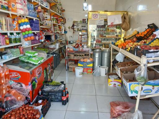 عکس سوپرمارکت و میوه سرای دایی عباس