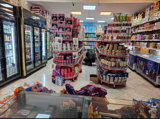 عکس سوپرمارکت محله