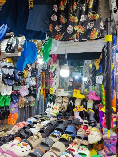 عکس فروشگاه مایو و لباس زیر و دمپایی عظیمی