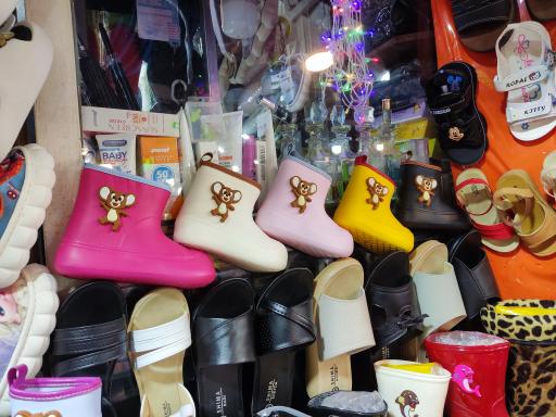 عکس فروشگاه مایو و لباس زیر و دمپایی عظیمی