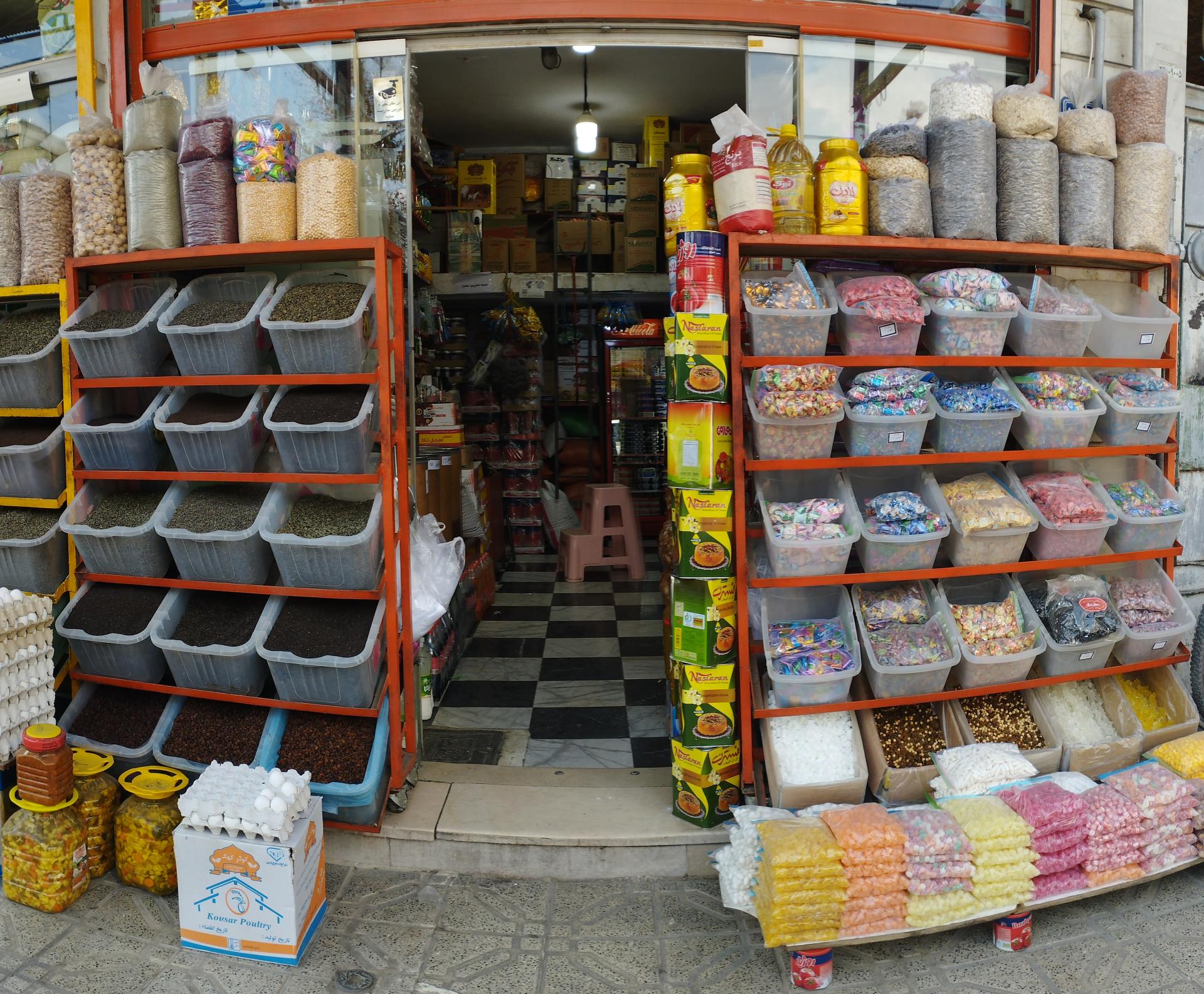 عکس خواروبارفروشی حسین معقولی