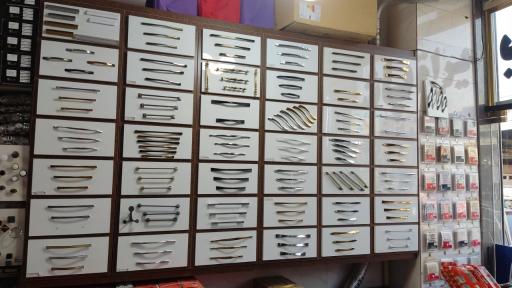 عکس فروشگاه یراق آلات کابینت پاشا 