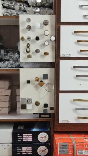 عکس فروشگاه یراق آلات کابینت پاشا 