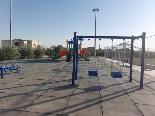 عکس زمین بازی کودکان پارک شاهد