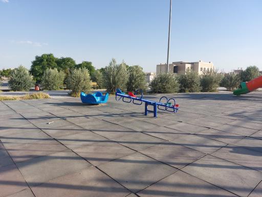 عکس زمین بازی کودکان پارک شاهد