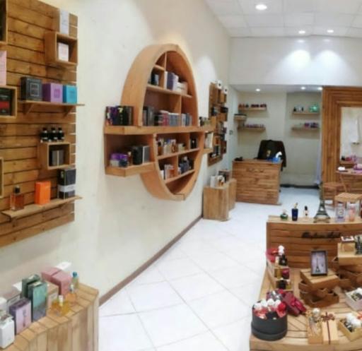 عکس فروشگاه سرزمین عطر