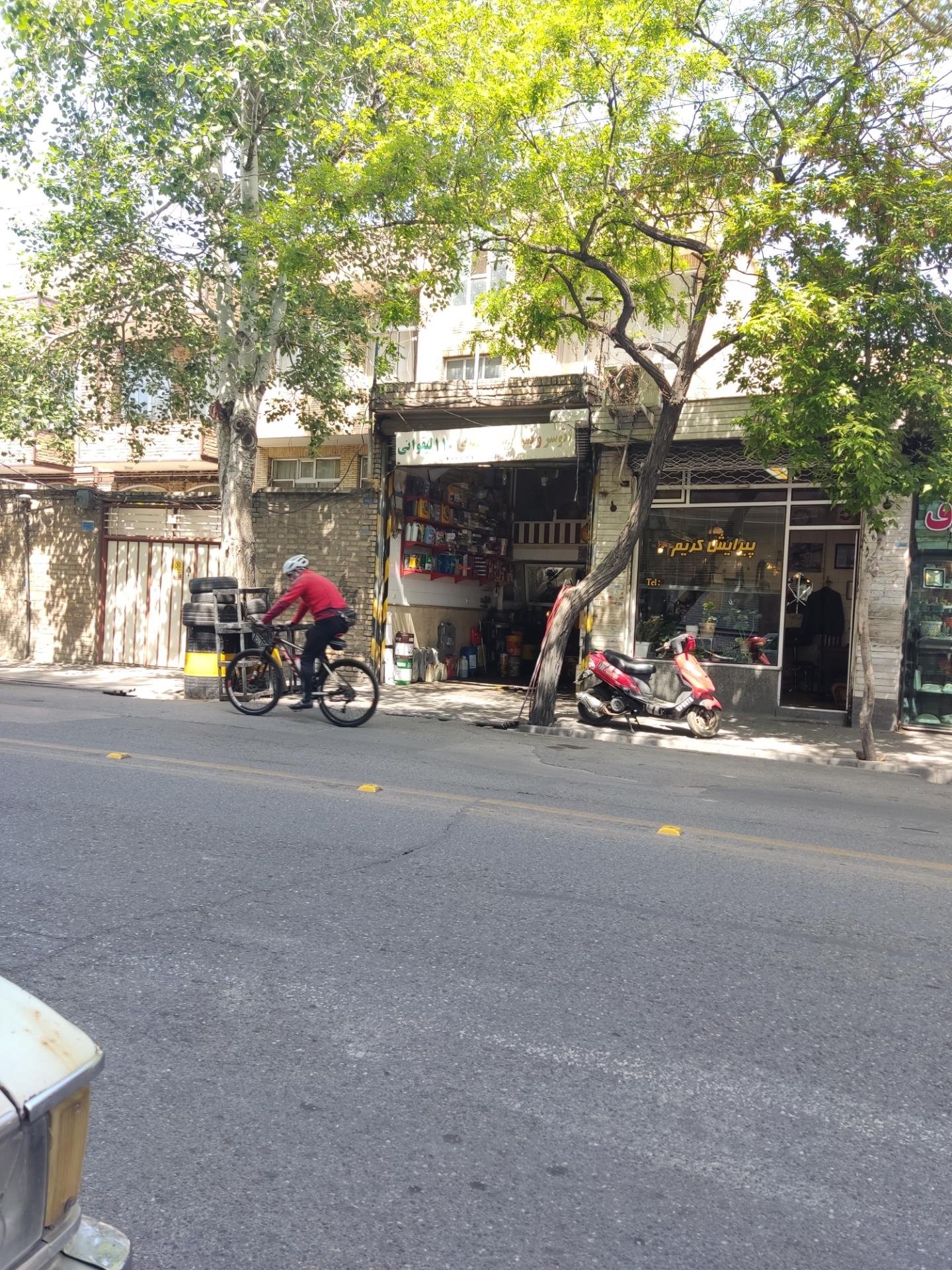 عکس سرویس و پنچرگیری لیقوانی