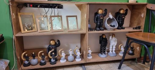 عکس کافه عمارت جهان کوچک من