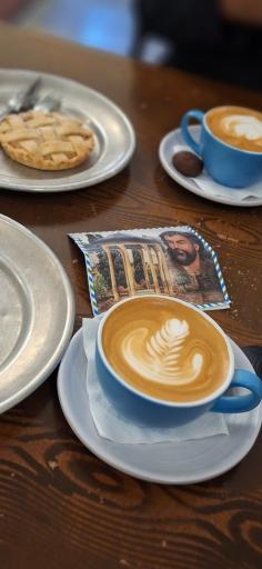 عکس کافه عمارت جهان کوچک من