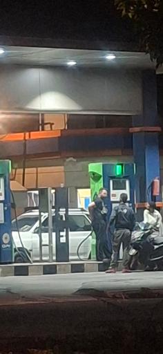 عکس پمپ بنزین پتران259
