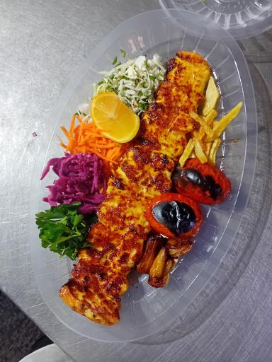 عکس تهیه غذای شیما