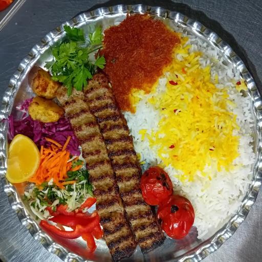عکس تهیه غذای شیما