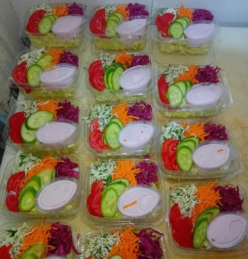 عکس تهیه غذای شیما