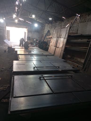 عکس کارگاه درب و پنجره سازی عباس آهنگر