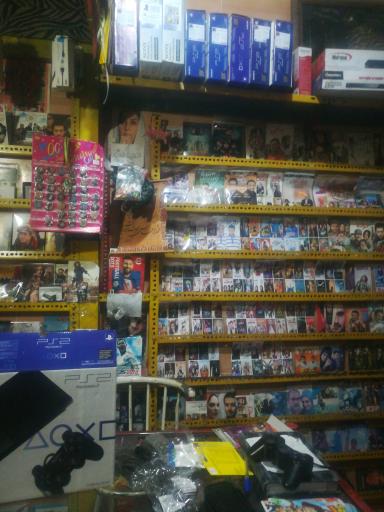 عکس فروشگاه محصولات فرهنگی هنری سعادتی انواع پلی استیشن