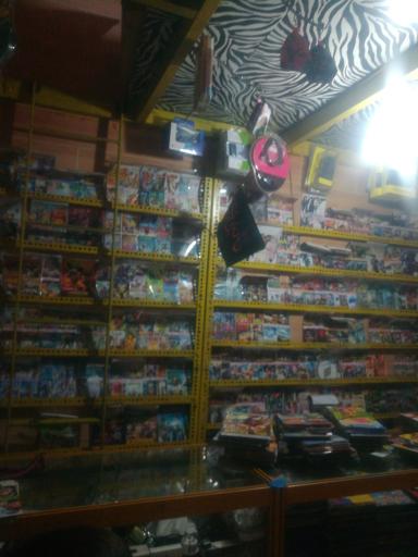 عکس فروشگاه محصولات فرهنگی هنری سعادتی انواع پلی استیشن