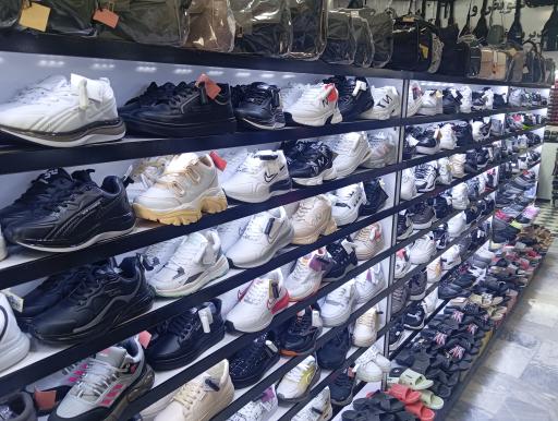 عکس کفش فروشی پسر خاله 