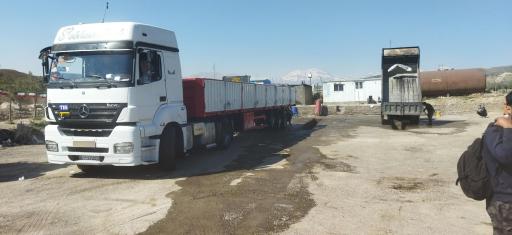 عکس کارواش و تعویض روغنی ماشین سنگین پاسداران