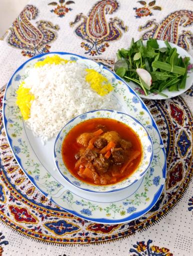 عکس تهیه غذای خانگی لُکما