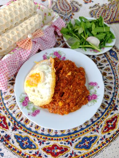 عکس تهیه غذای خانگی لُکما