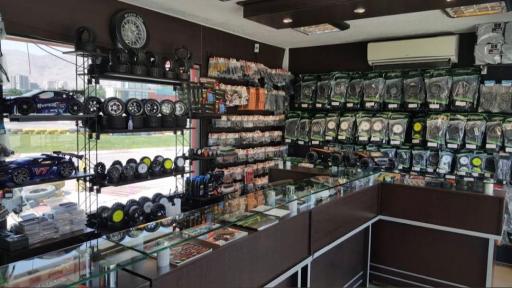 عکس تهران آرسی فروشگاه ماشین‌های رادیو کنترلی