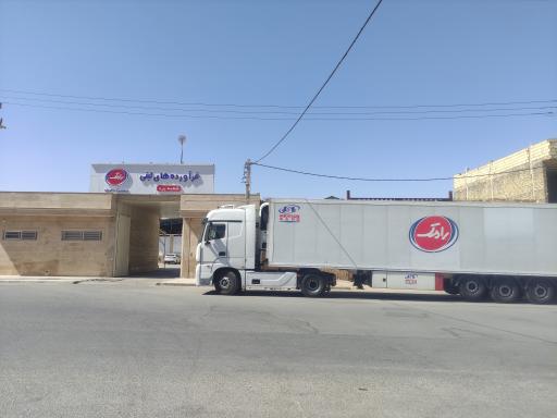 عکس انبار محصولات لبنی رامک شعبه یزد 