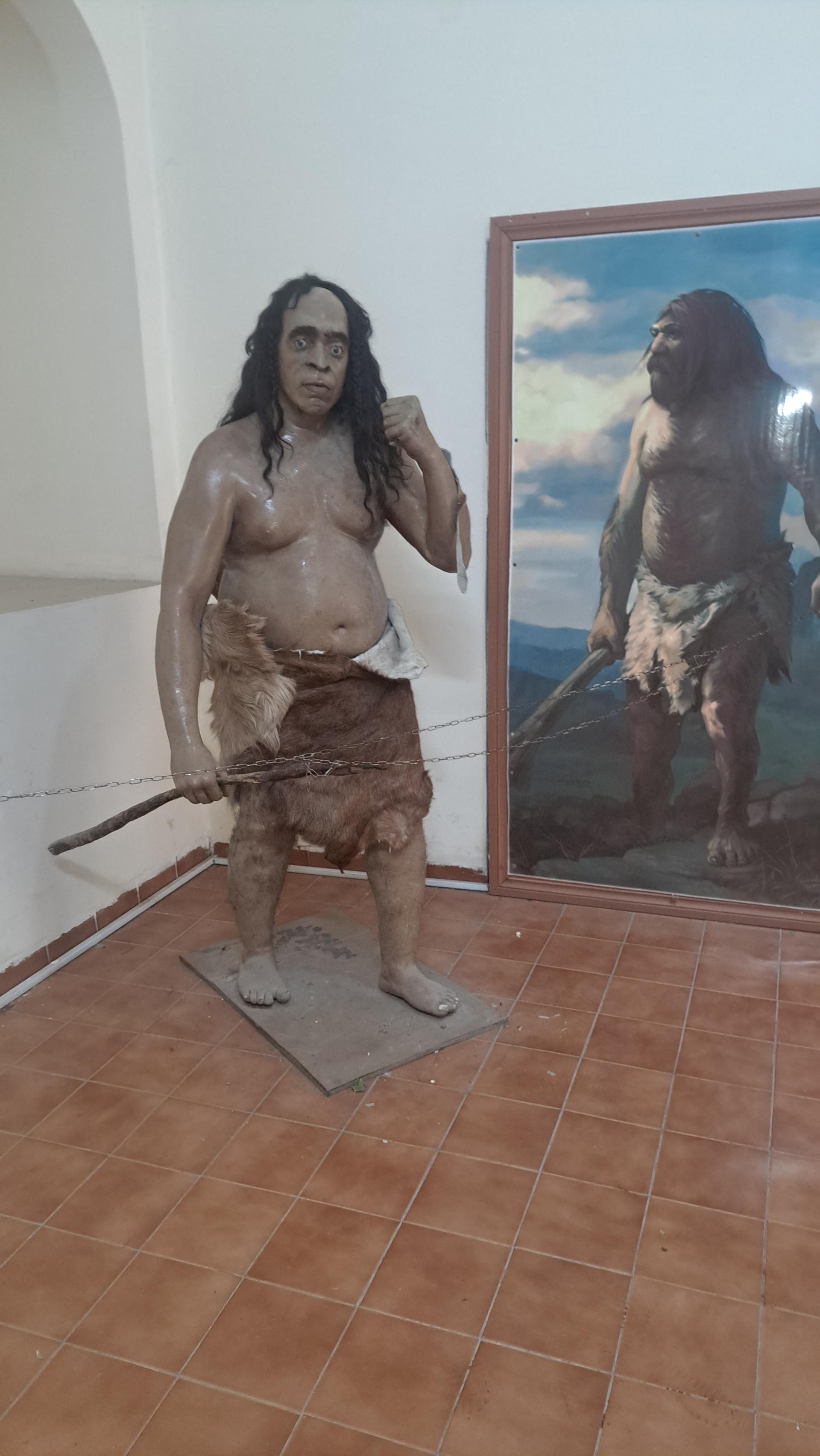 عکس موزه پارینه سنگی زاگرس (تکیه بیگلر بیگی)