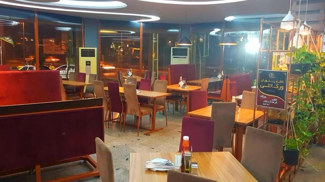عکس رستوران و بیرون بر ورگانتی