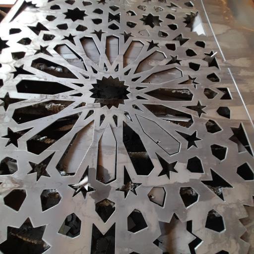 عکس کارگاه برش cnc فلزات الکتروصنعت آکام 