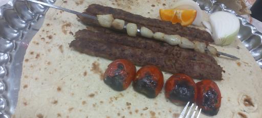 عکس کبابی تنها