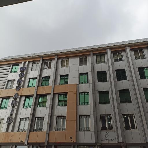 عکس مشاورین املاک کریاس