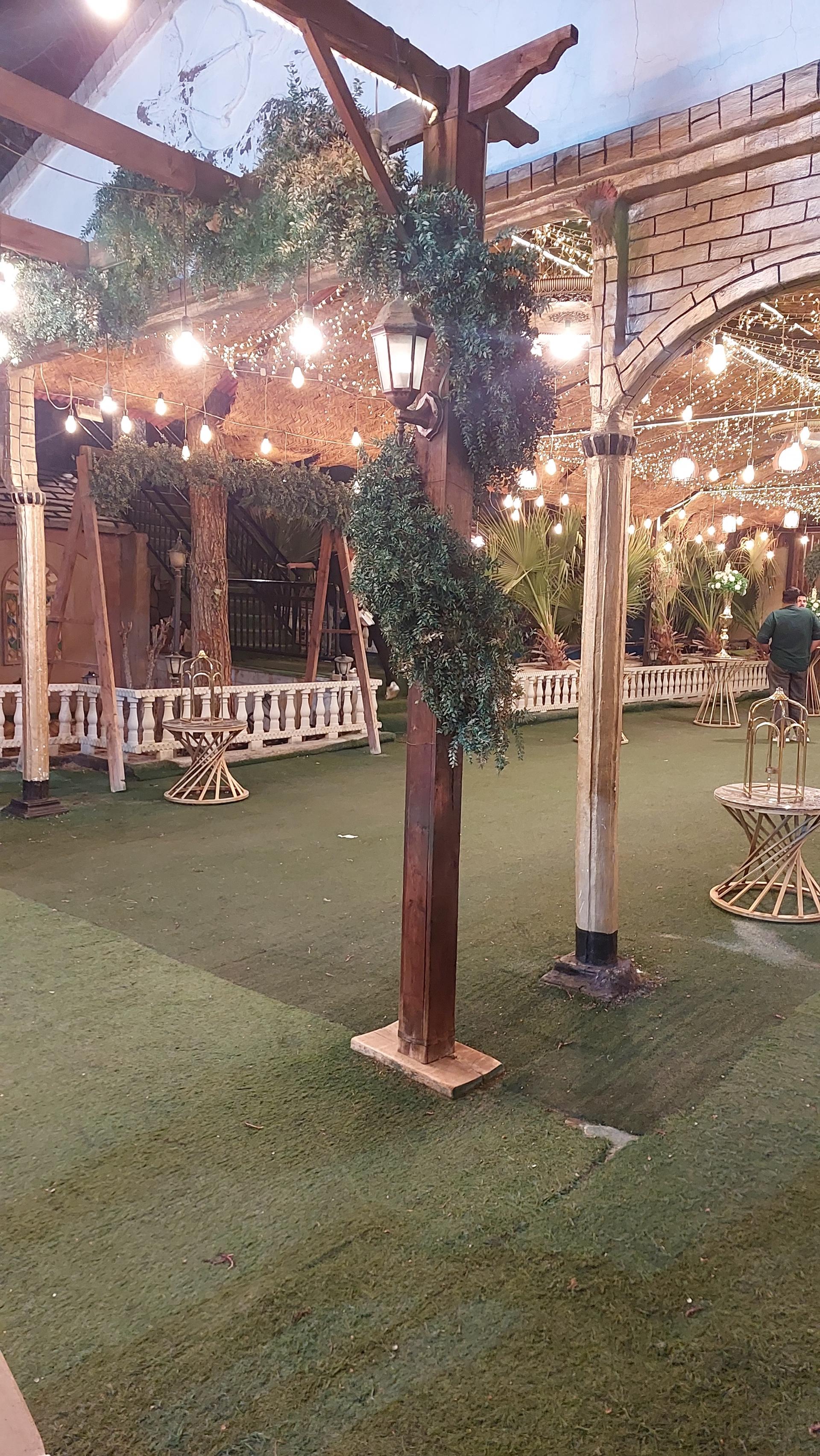 عکس باغ تالار اکباتان