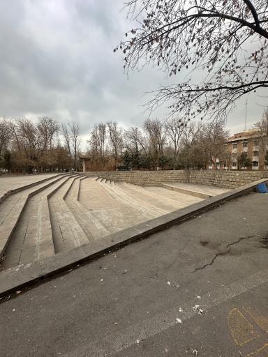 عکس آمفی تئاتر روباز دانشگاه تبریز