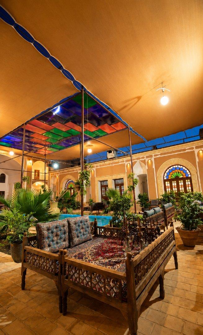 عکس سفره خانه ی سرای اشرافی