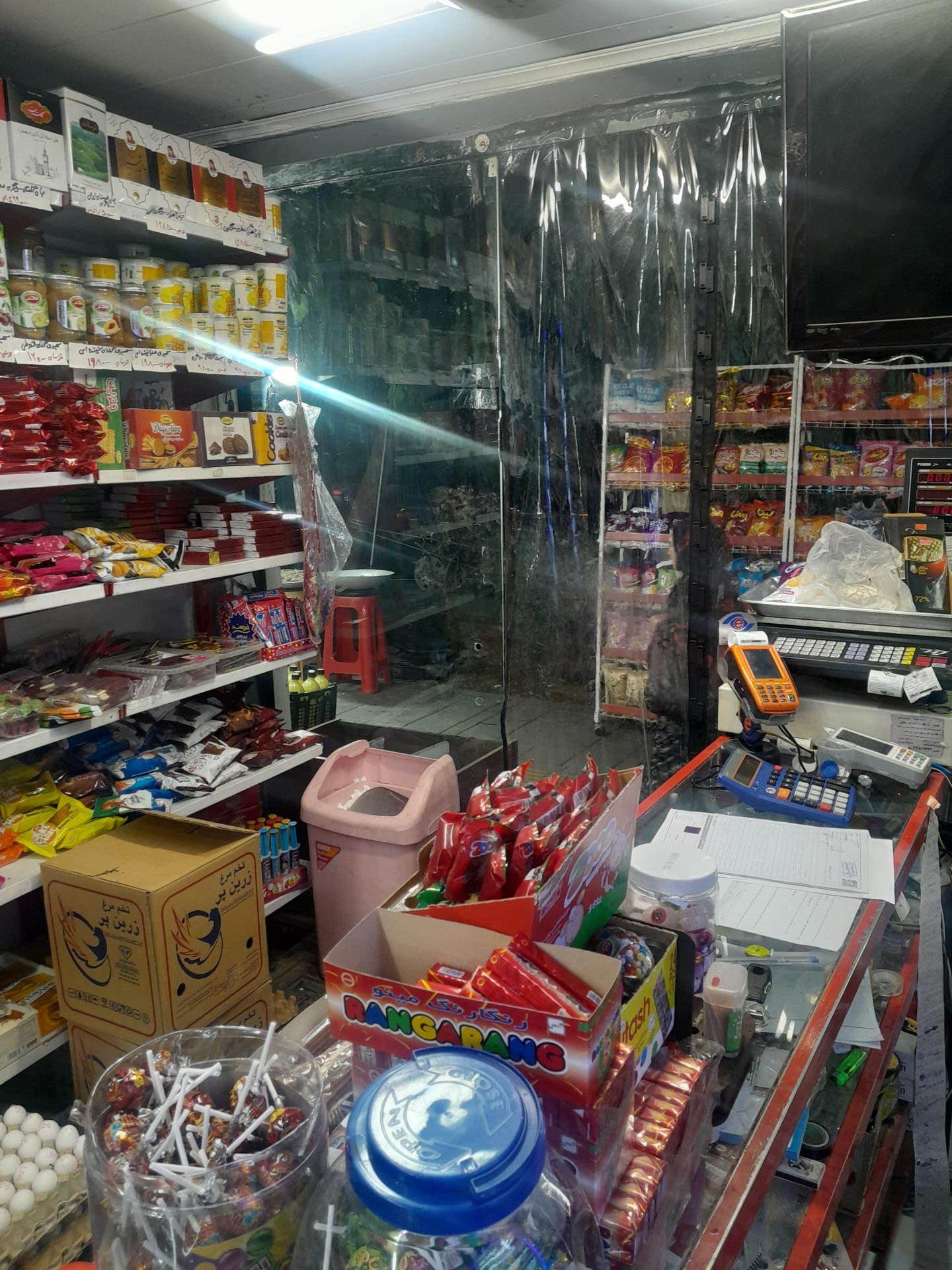 عکس فروشگاه مواد غذایی و بهداشتی گلدن مارکت