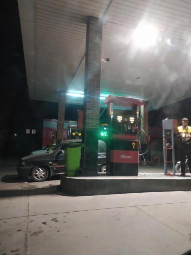 عکس پمپ بنزین (جایگاه شماره 3)